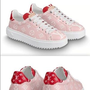 Women’s pink sneakers size 6